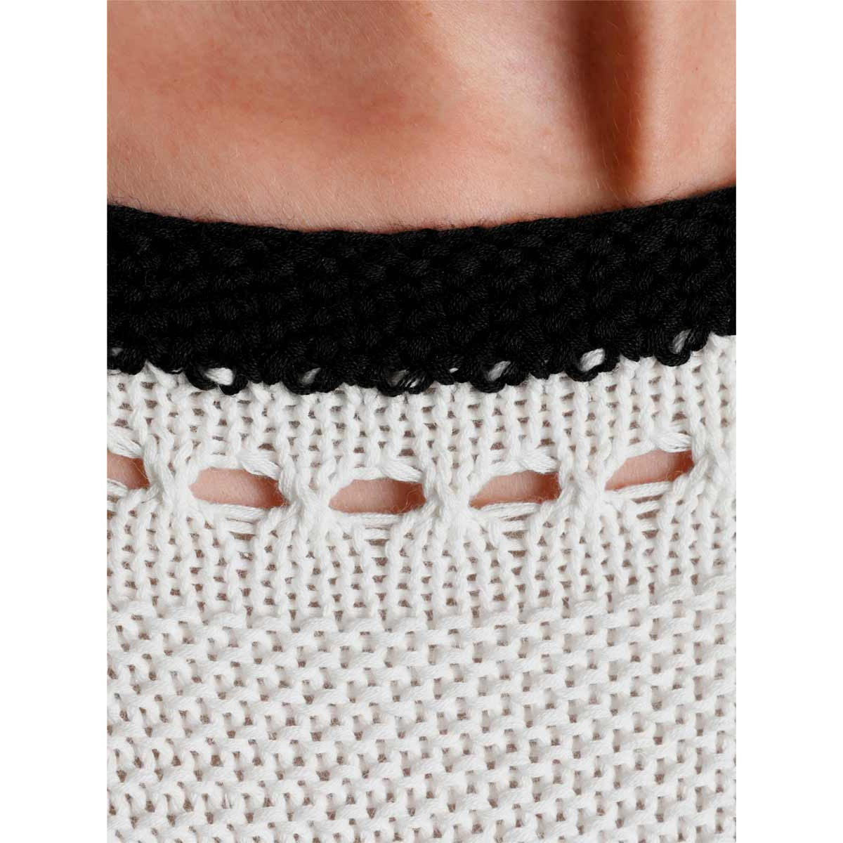 3/4 Arm-Pullover m. Lochmuster weiß-schwarz