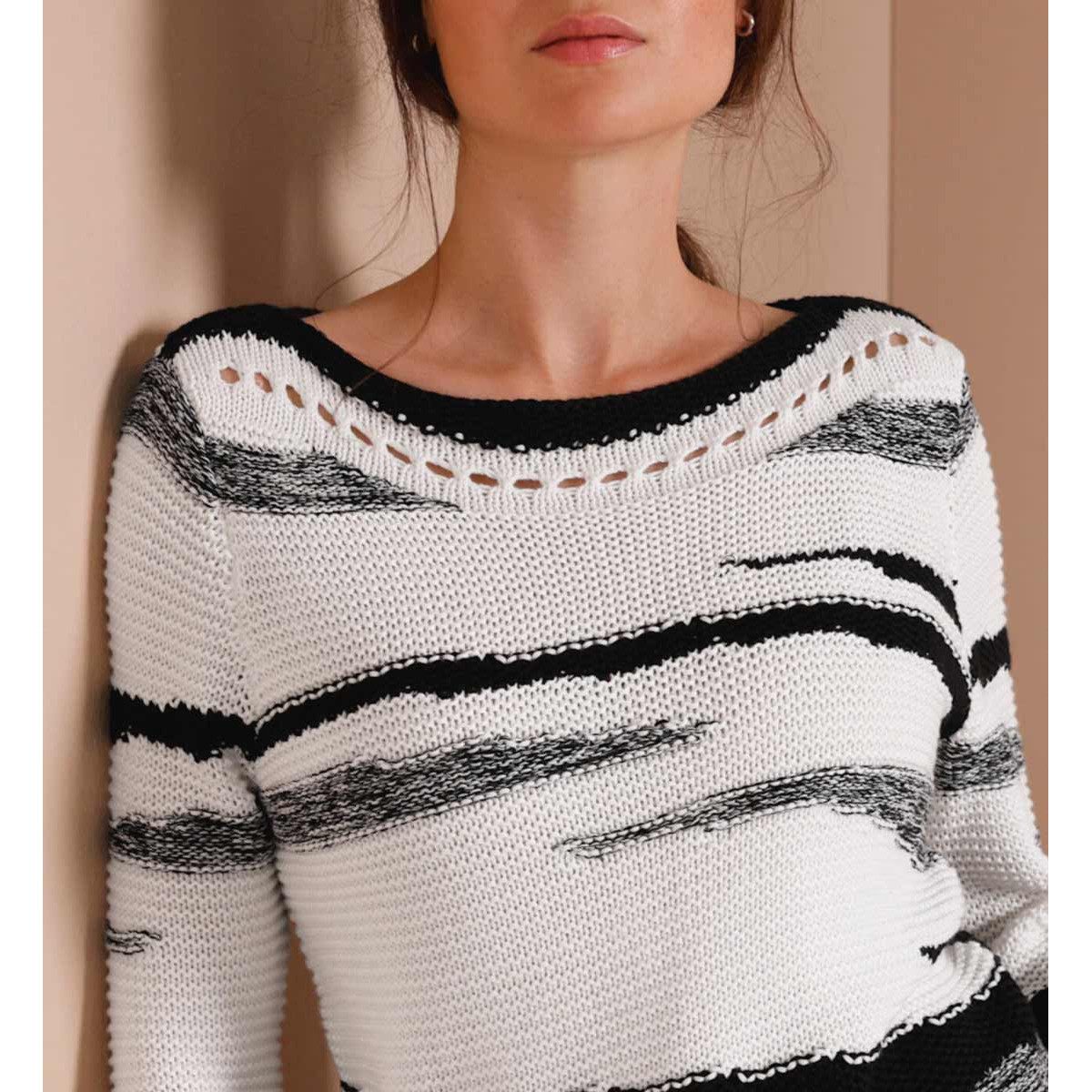 3/4 Arm-Pullover m. Lochmuster weiß-schwarz