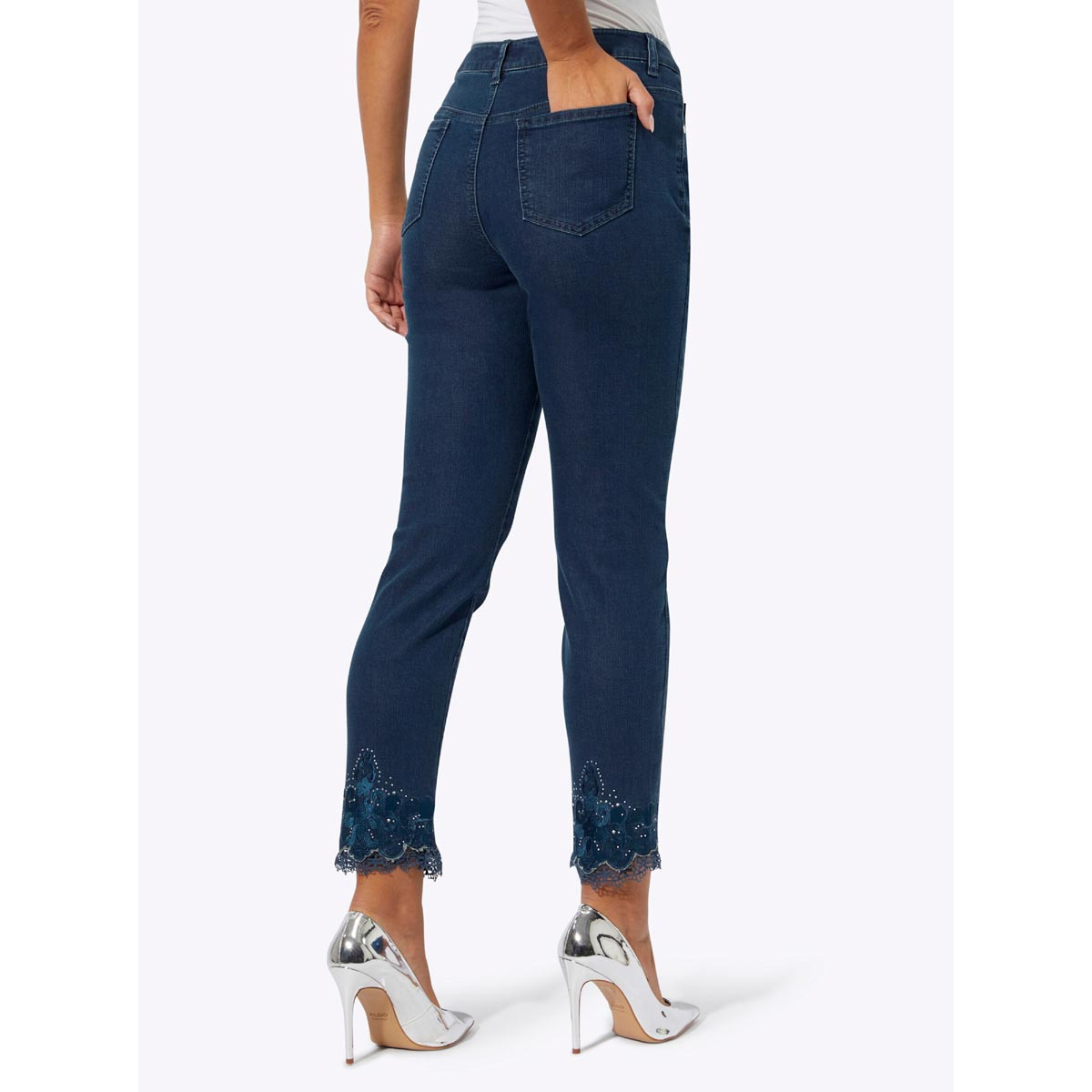 Jeans m. Spitzenabschluss blue-stone-washed
