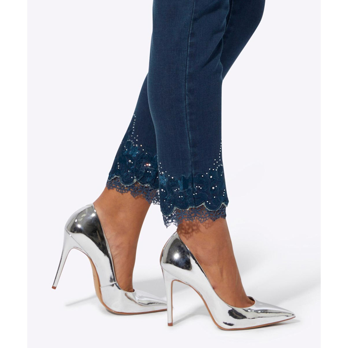 Jeans m. Spitzenabschluss blue-stone-washed