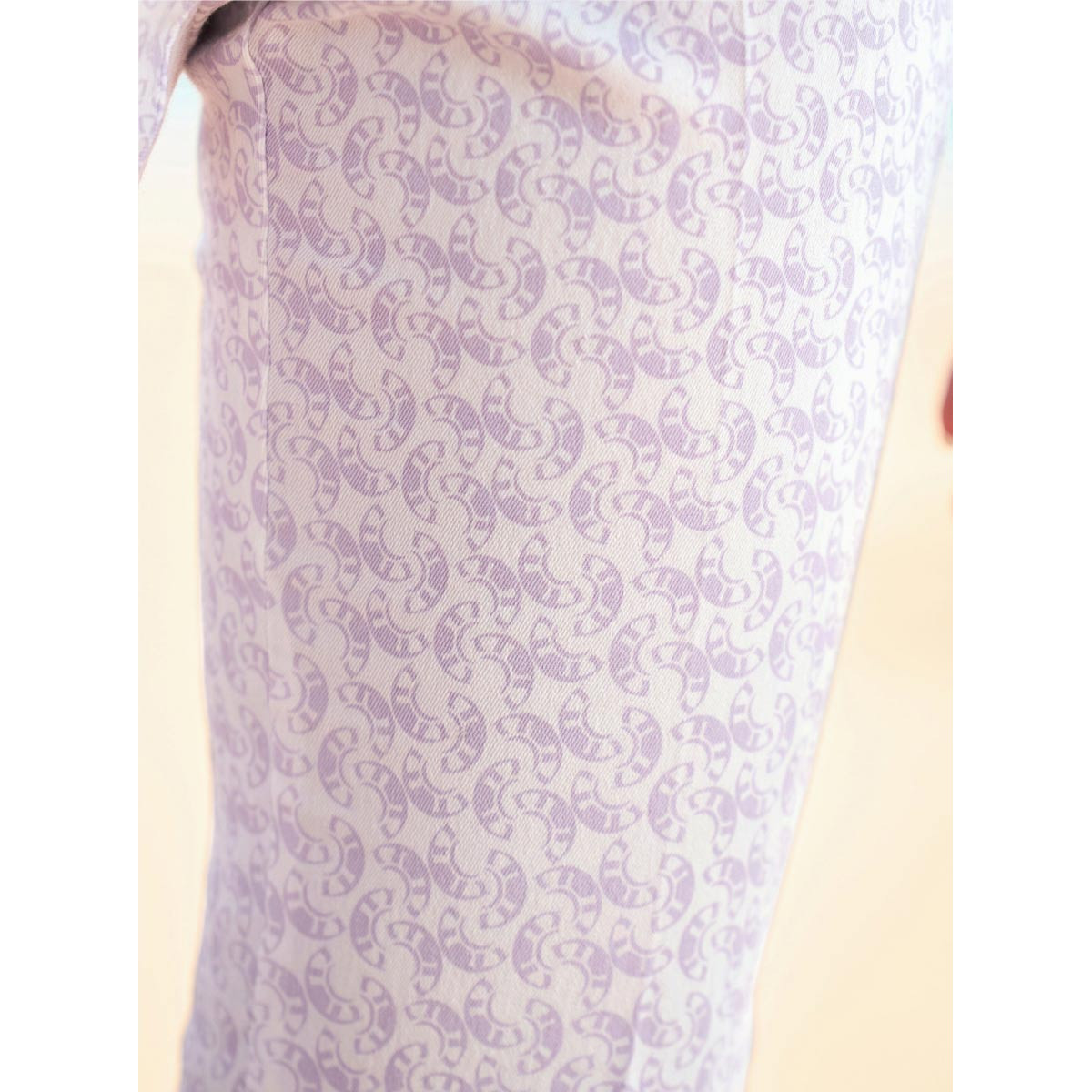 Druck-Stretchhose flieder-ecru