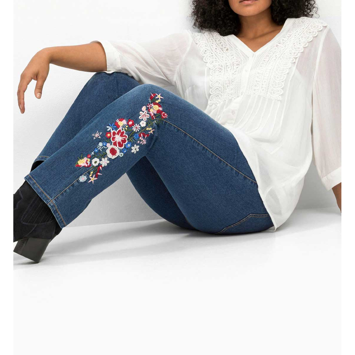 Bootcut-Jeans m. Blumenstickerei blue Denim