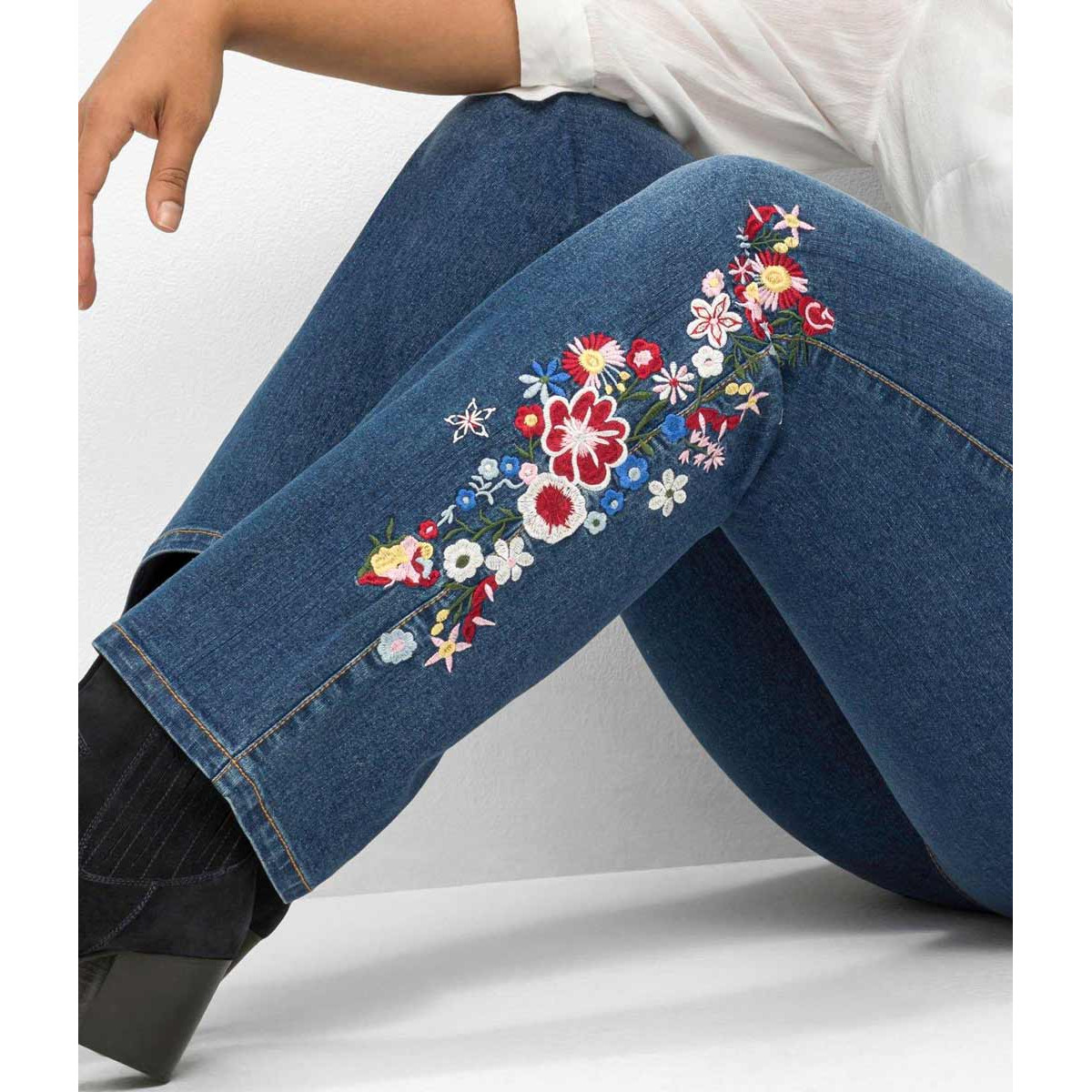 Bootcut-Jeans m. Blumenstickerei blue Denim