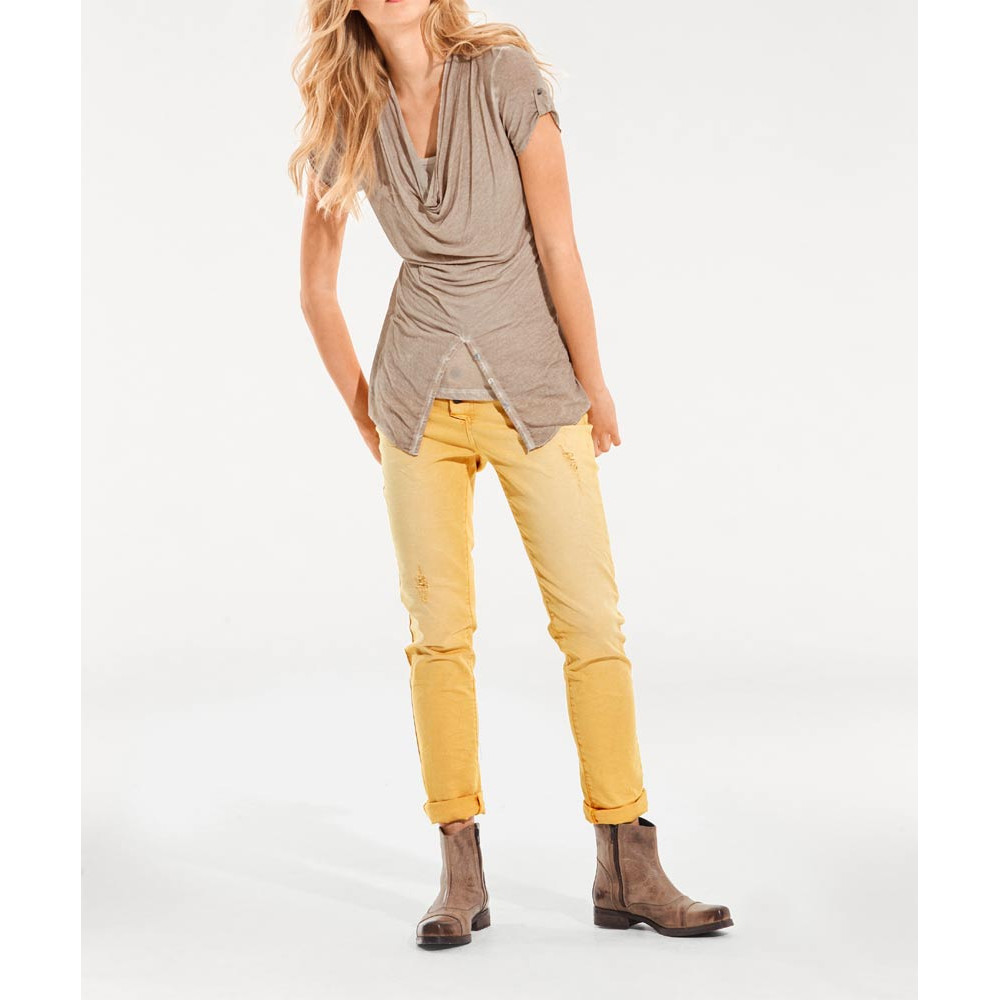 Shirt sand
