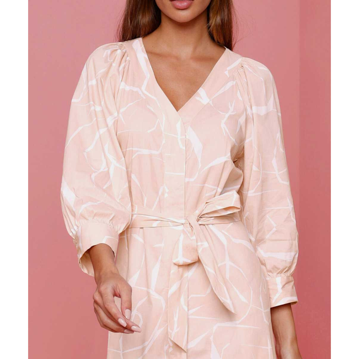 Designer-Druckkleid m. Gürtel puder