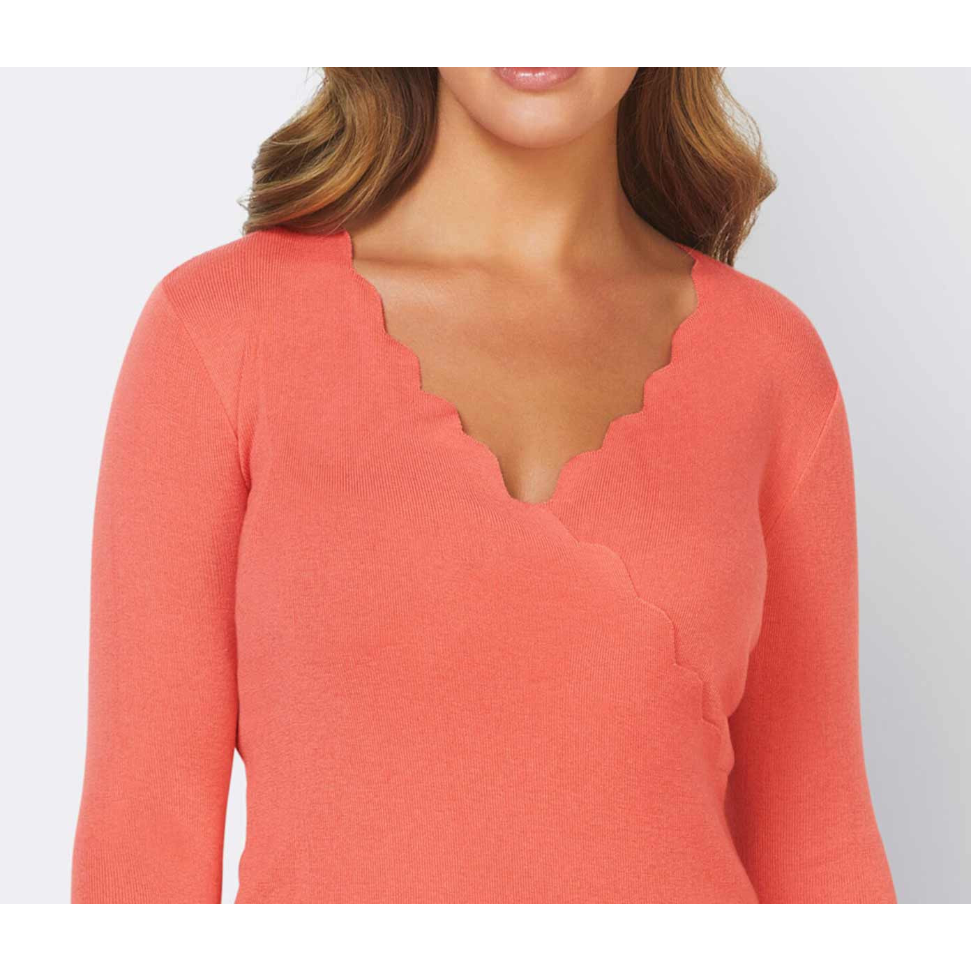 Designer-Seidenpullover in Wickeloptik koralle