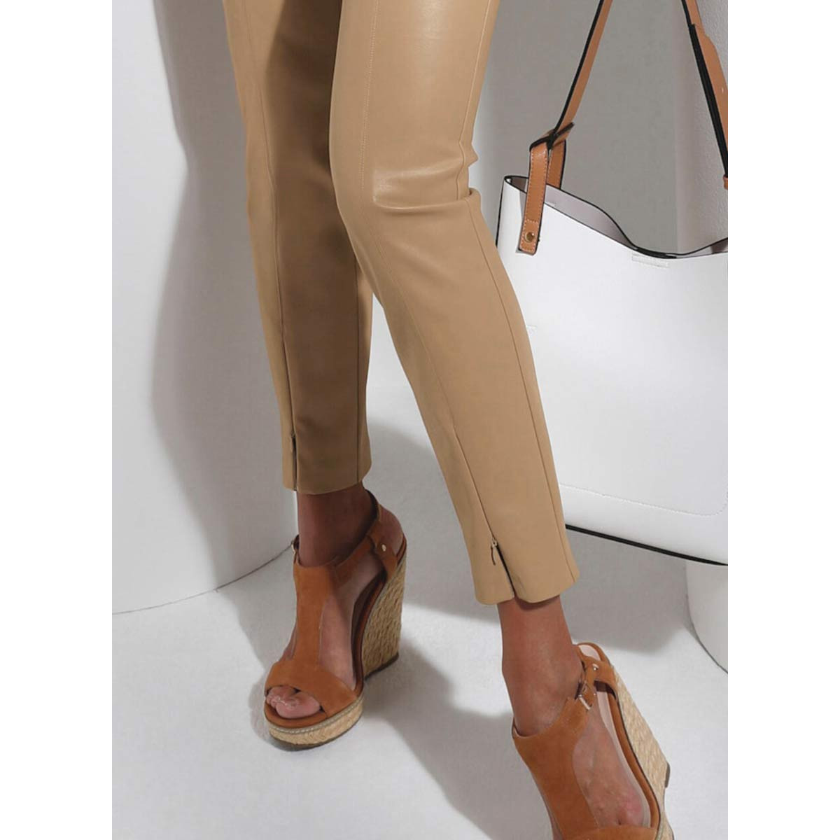 Lederimitathose camel