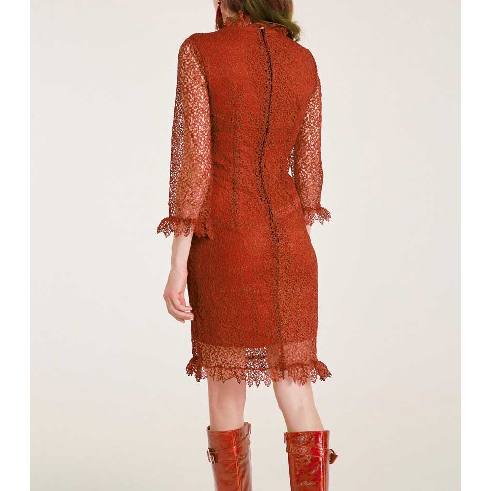 Designer-Häkelspitzenkleid m. Rüschen ziegelrot