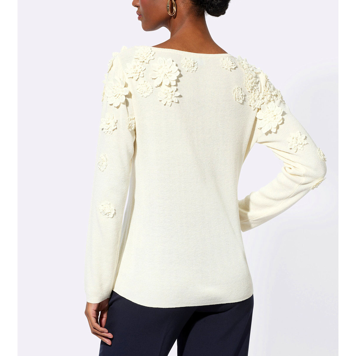 Pullover m. 3D-Blüten-Applikation champagner
