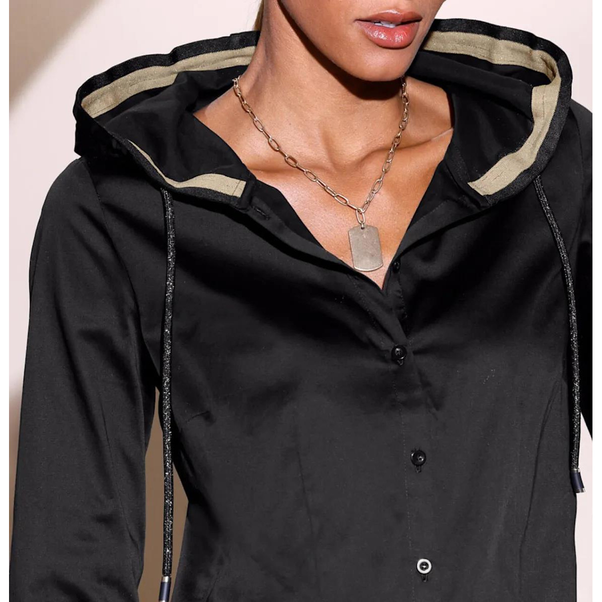 Bluse m. Zierband und Kapuze schwarz