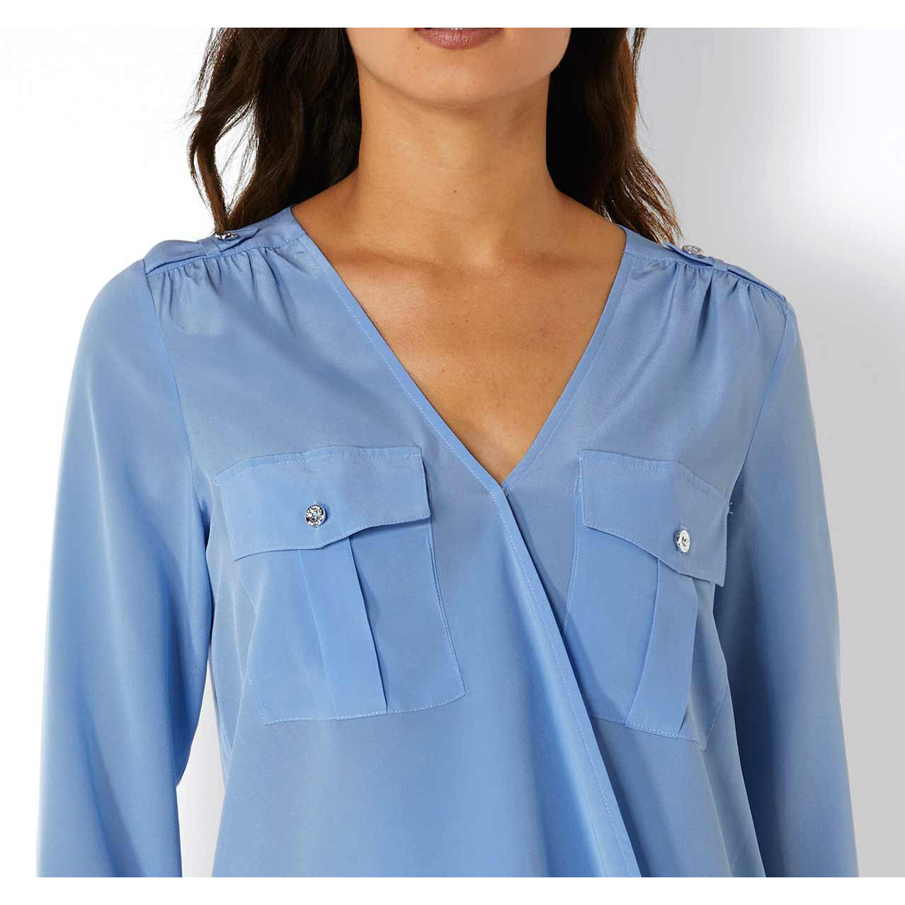 Seidenbluse in Wickel-Optik himmelblau