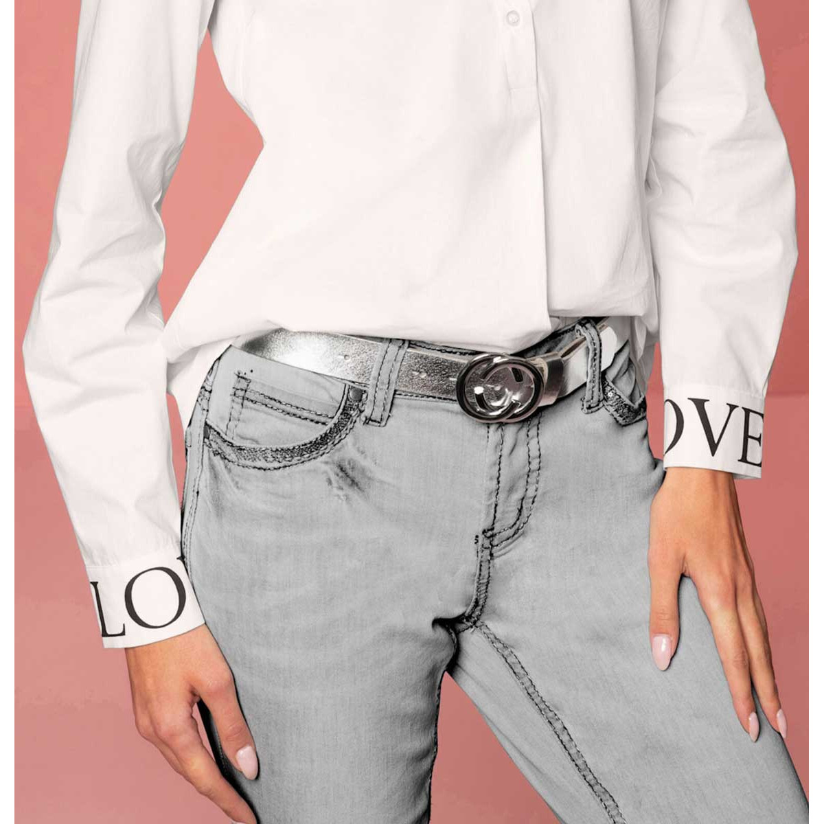 Hemdkragen-Bluse m. Schriftzug Love ecru