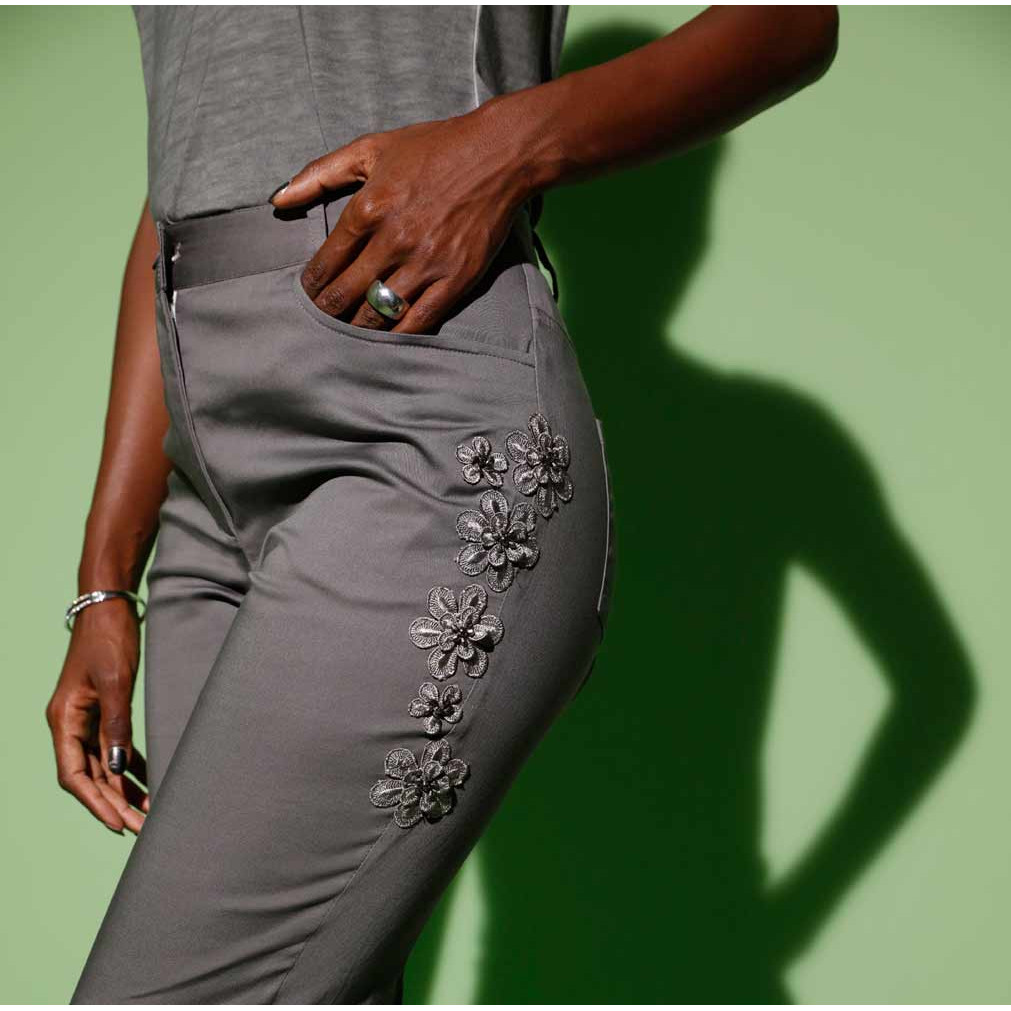 Stretchhose m. Stickerei grau