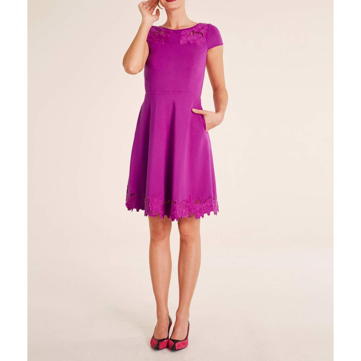 Designer-Kleid m. Stickerei pink