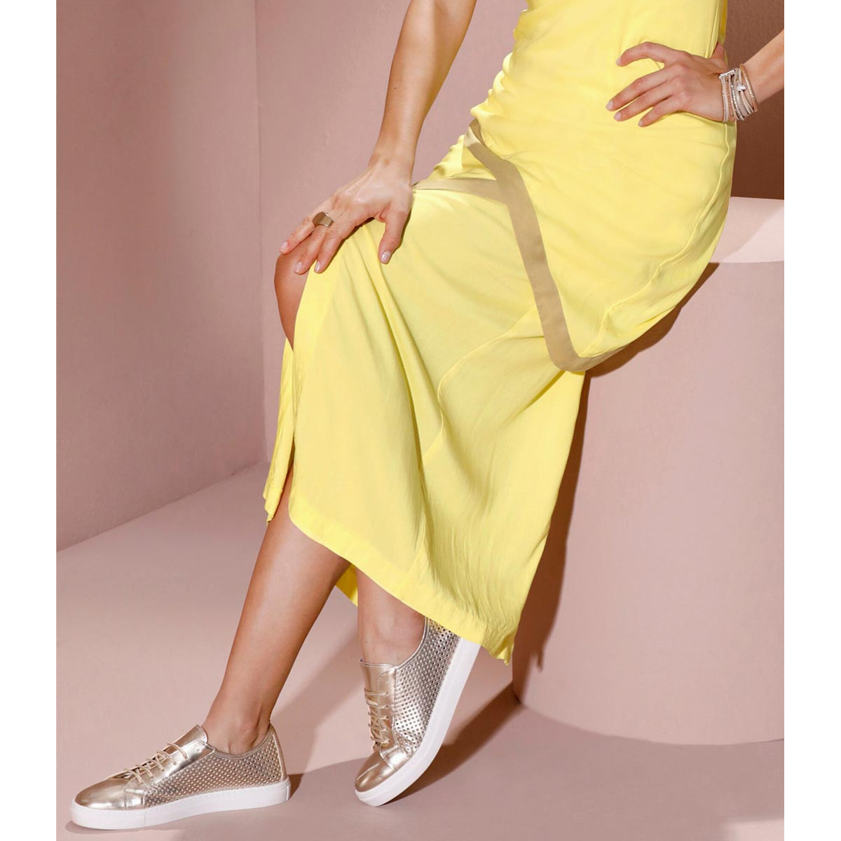 Lagenlook-Kleid m. Kontraststreifen am Saum zitrone