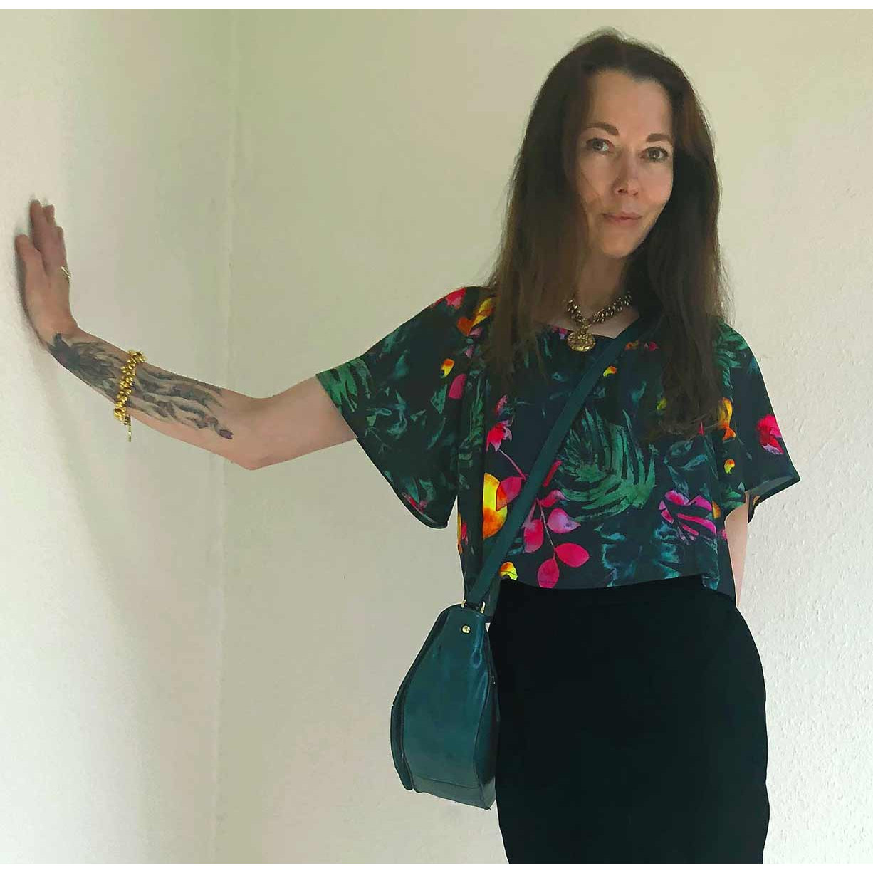 Designer-Carmentop schwarz-bunt