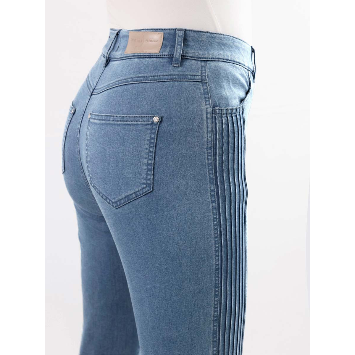 Stretch-Jeans mit seitlichen Biesen blue-bleached