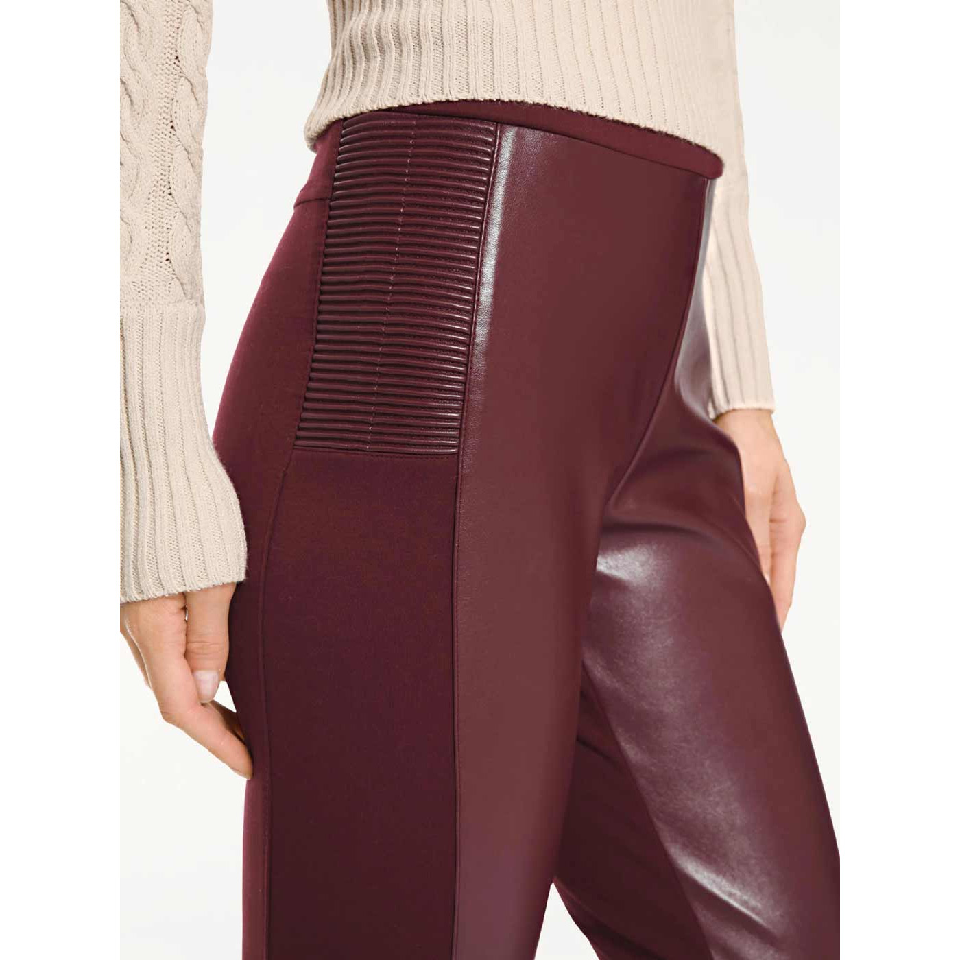 Designer-Lederimitat-Stretchhose bordeaux