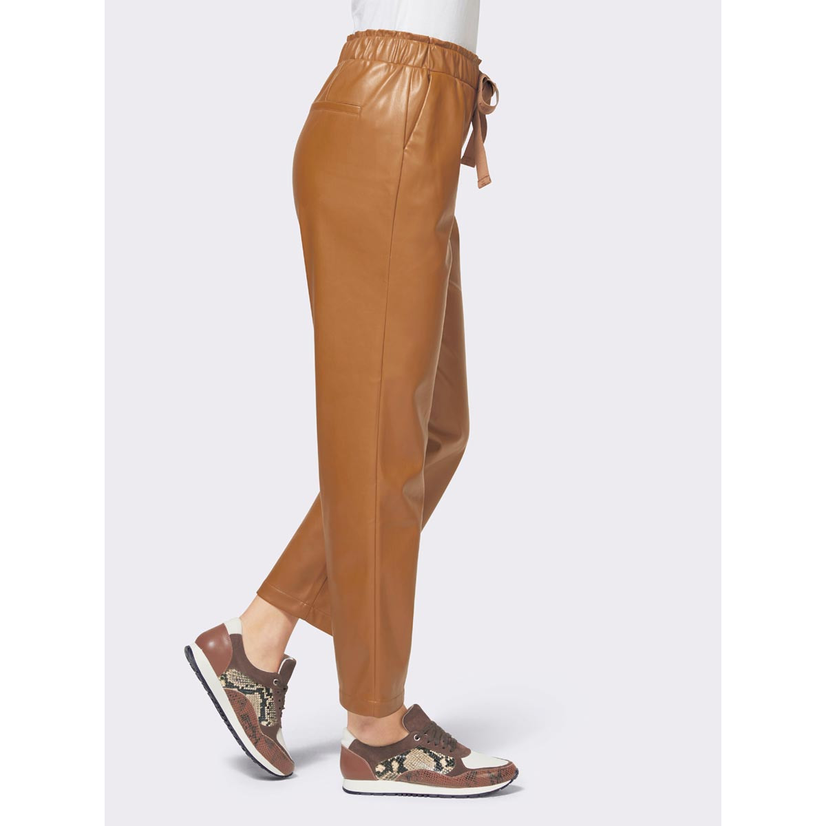 Designer-Lederimitathose m.Bindeband cognac