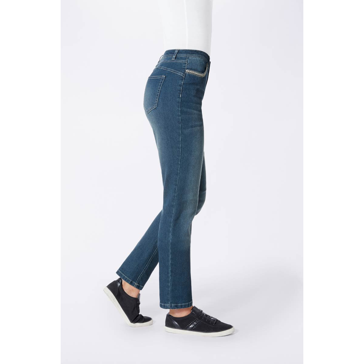 Jeans m. Stickerei blau-used