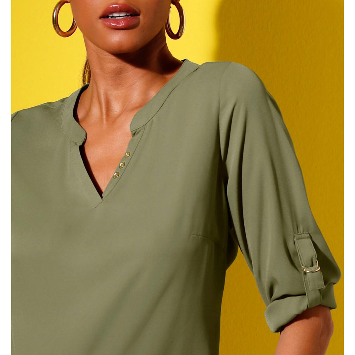 Bluse m.Krempelärmel und Zierknöpfen khaki