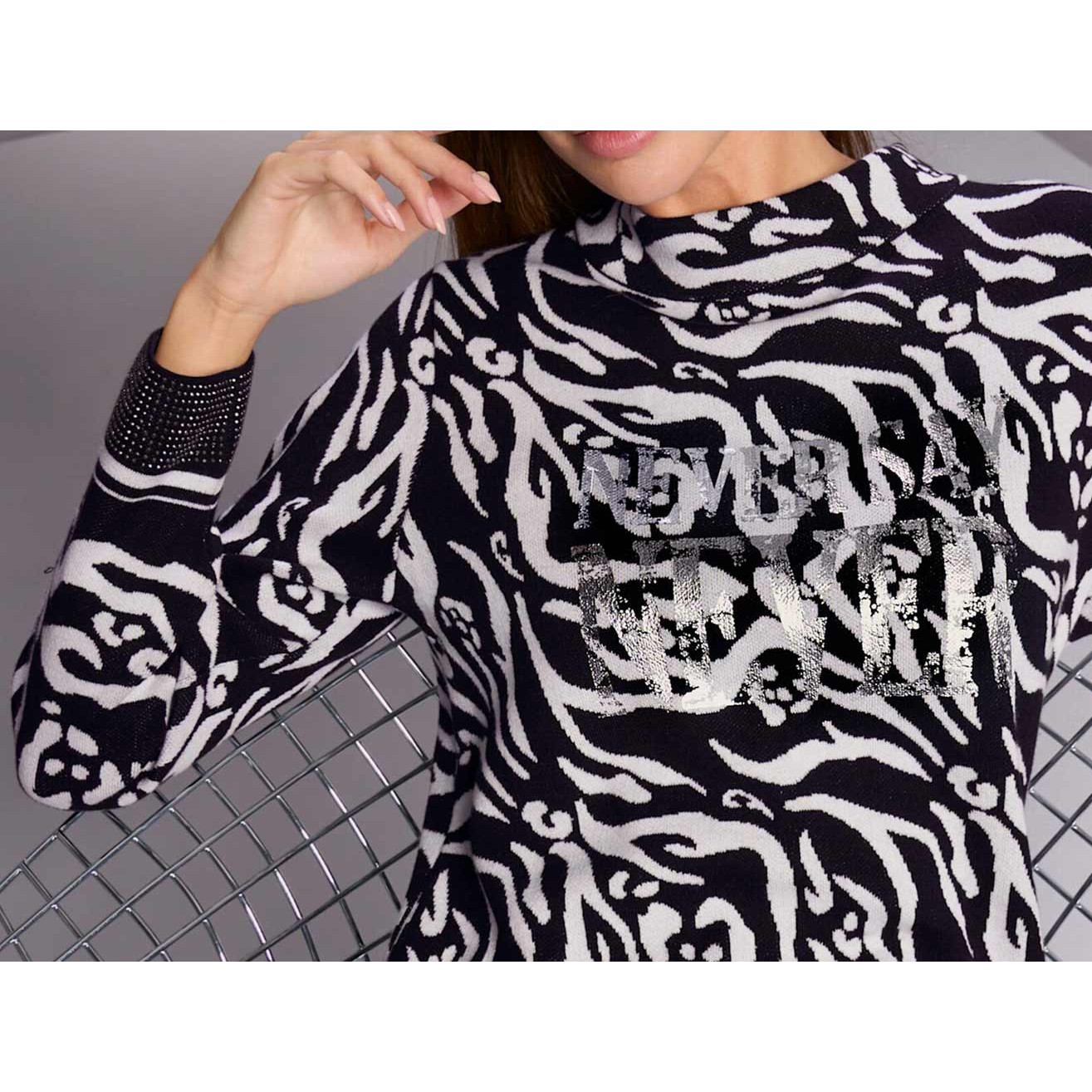 Designer-Jacquardpullover schwarz-ecru