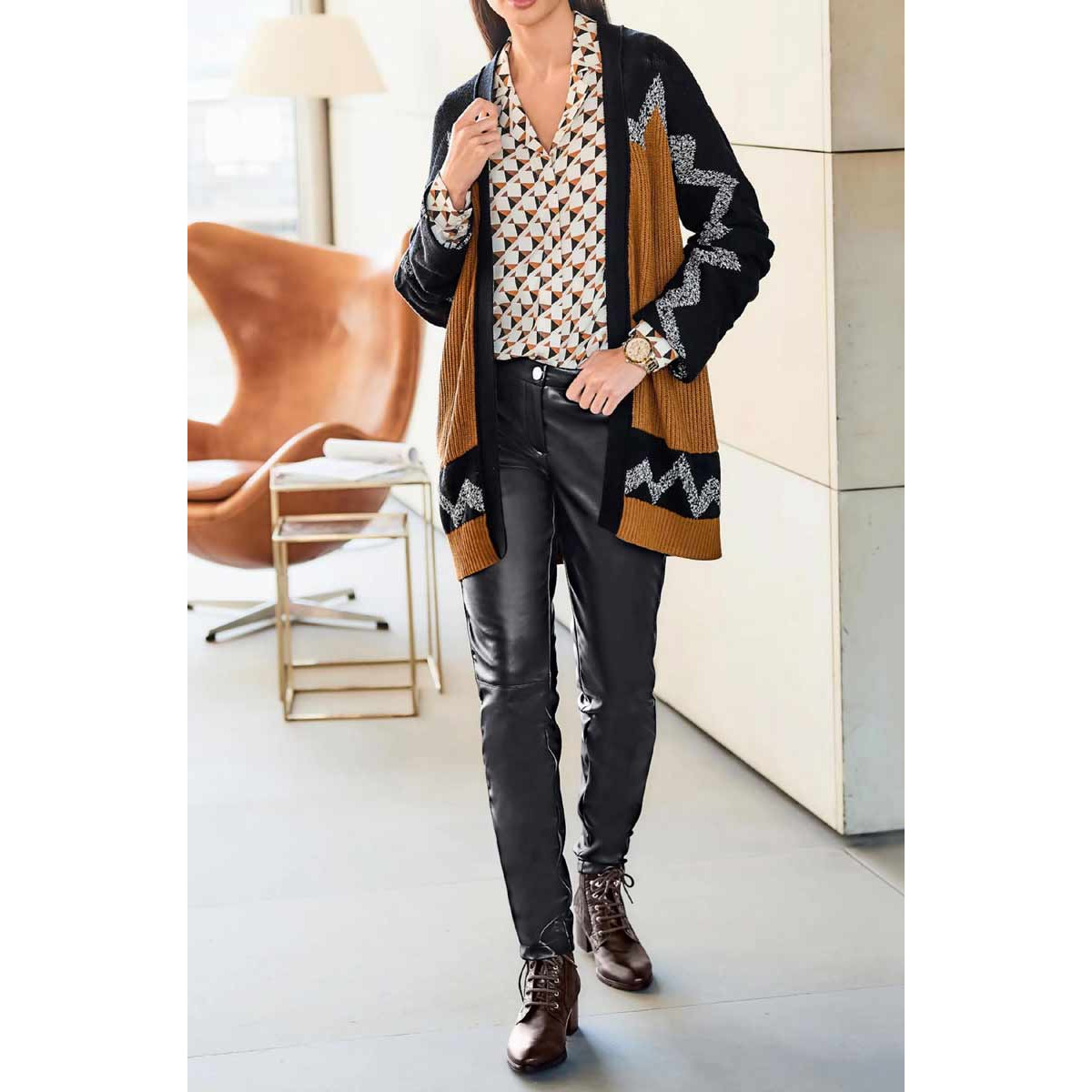 Designer-Strickjacke schwarz-cognac-gemustert