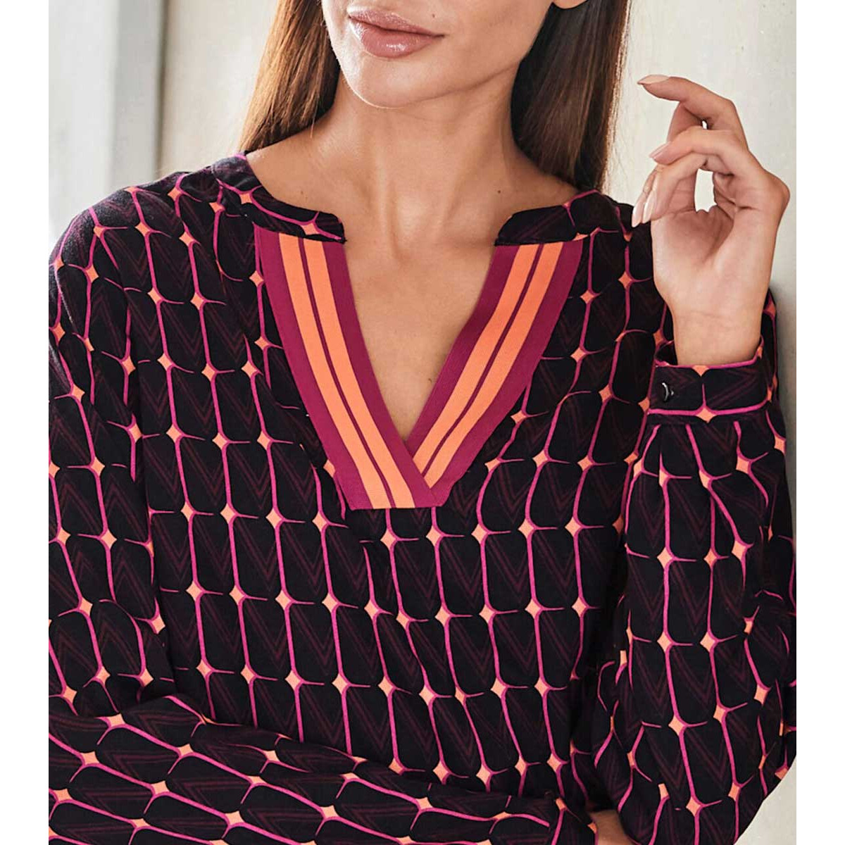 Designer-Druckbluse schwarz-magenta-orange