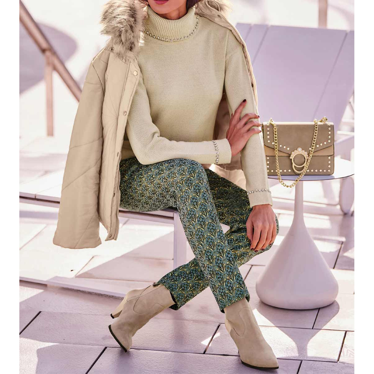 Designer-Rollkragenpullover m. Strass sand