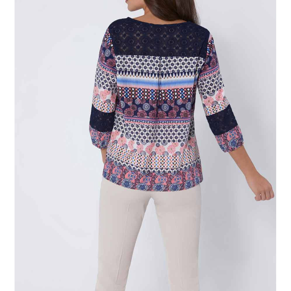 Druckbluse m. Seide u. Spitze. marine-bunt