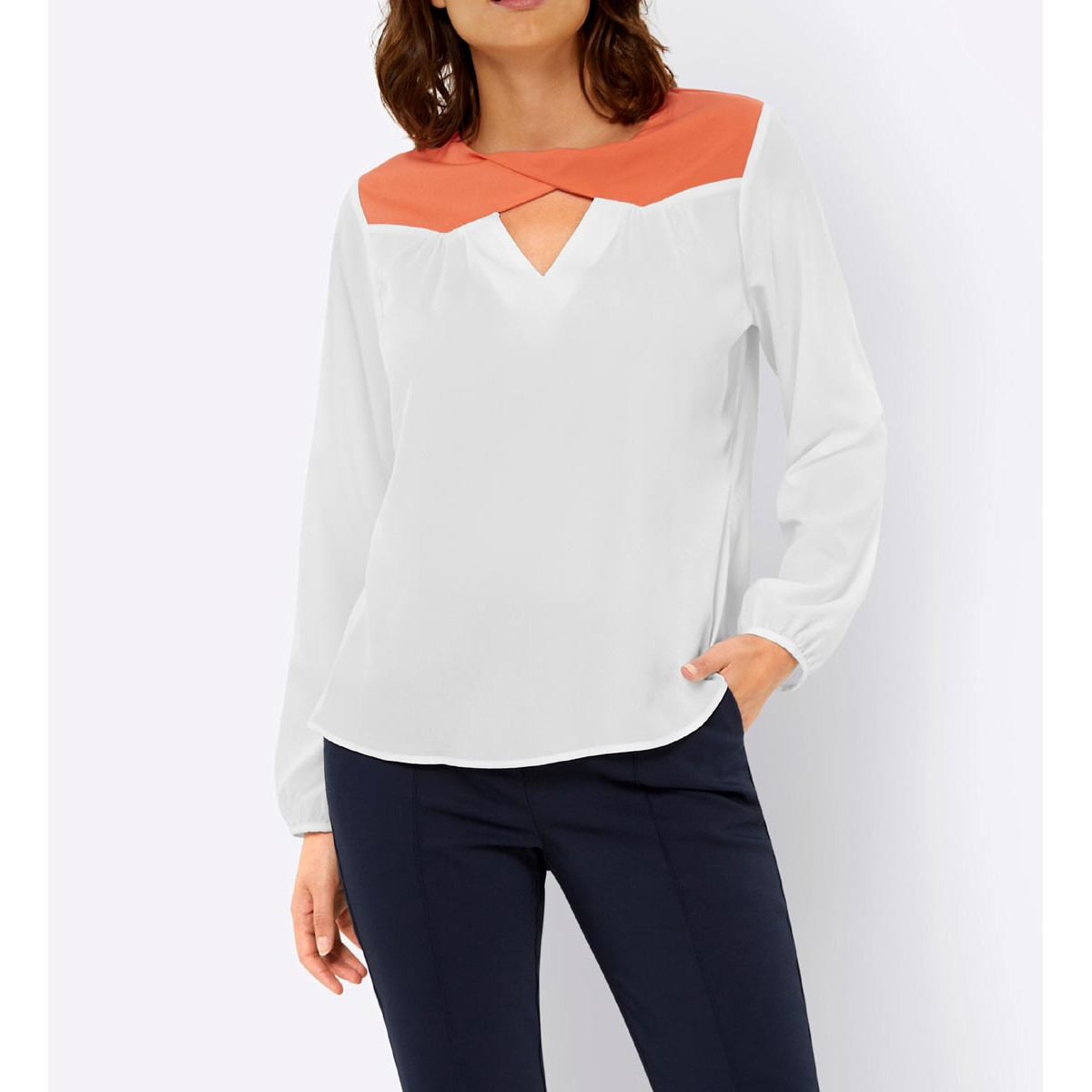 Designer-Bluse m. Cut-out-Detail ecru-mandarine