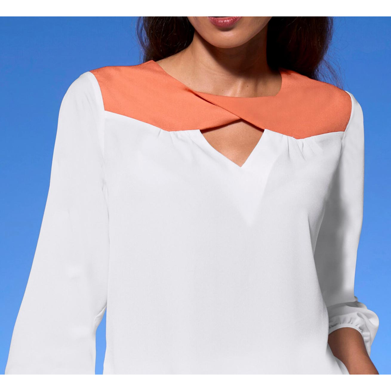 Designer-Bluse m. Cut-out-Detail ecru-mandarine