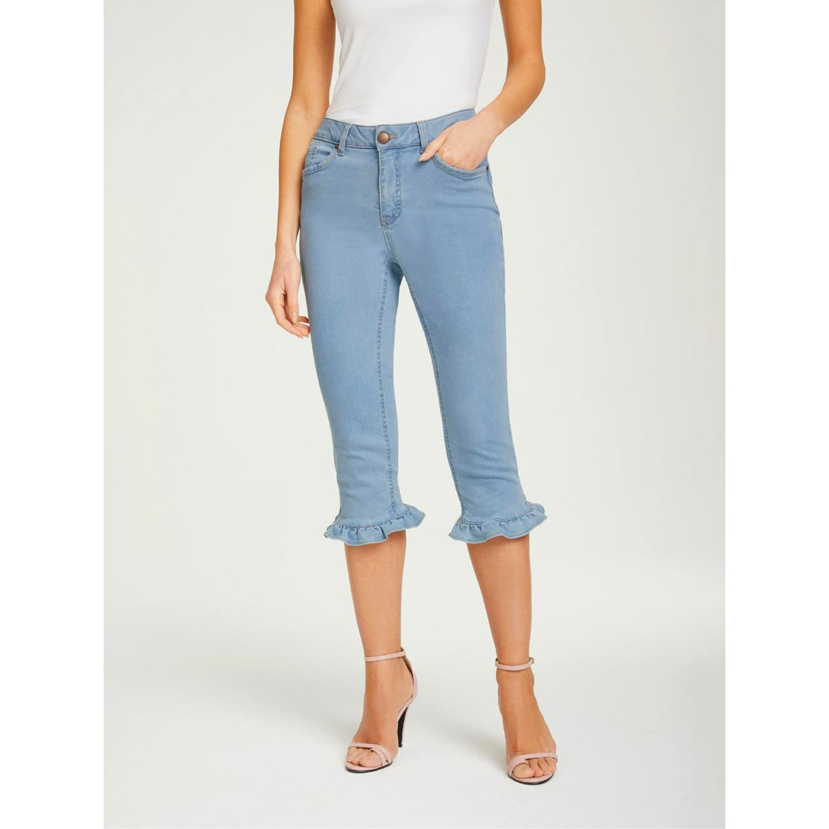Designer-Capri-Jeans m. Rüschen bleached