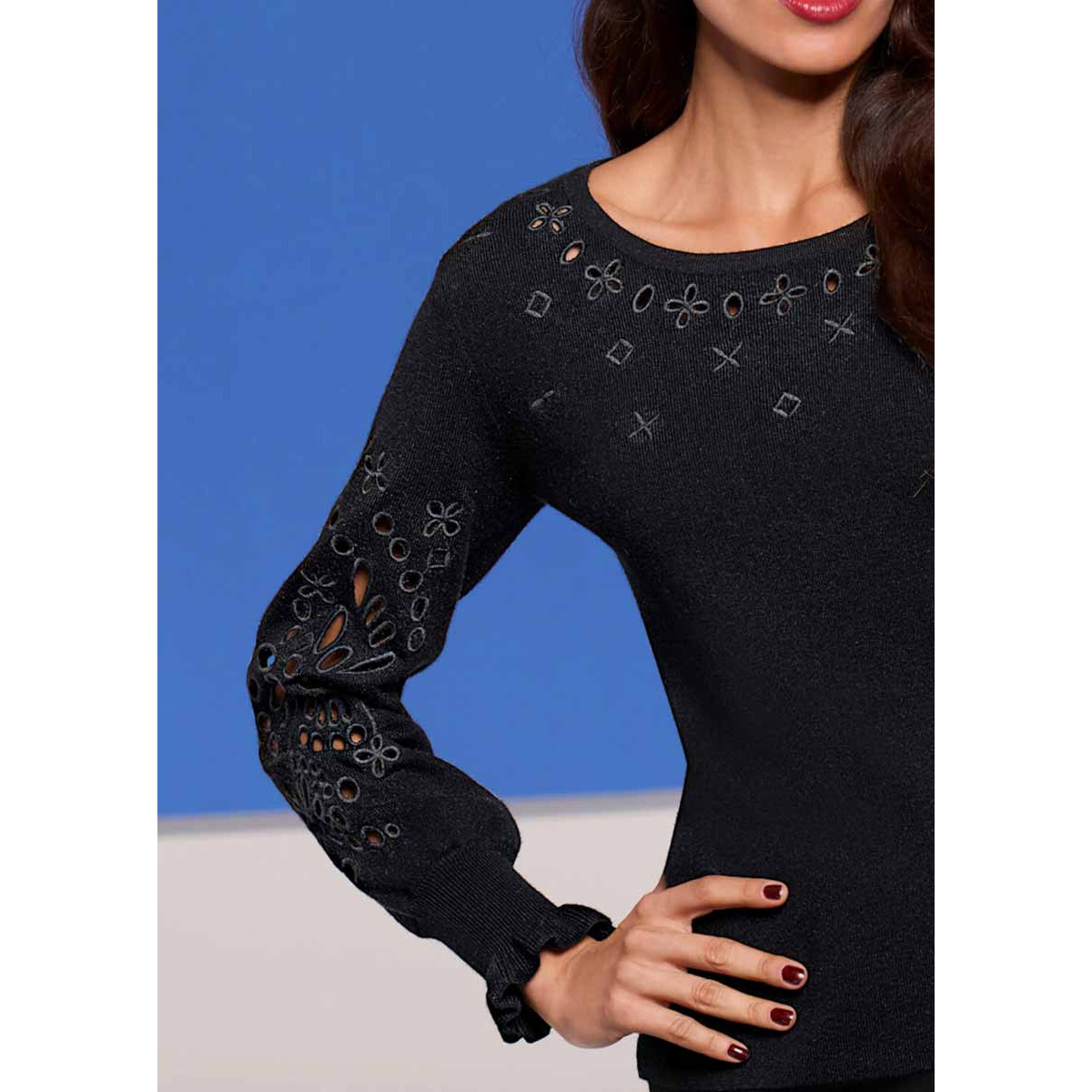 Designer-Pullover m. Lochmusterstickerei schwarz