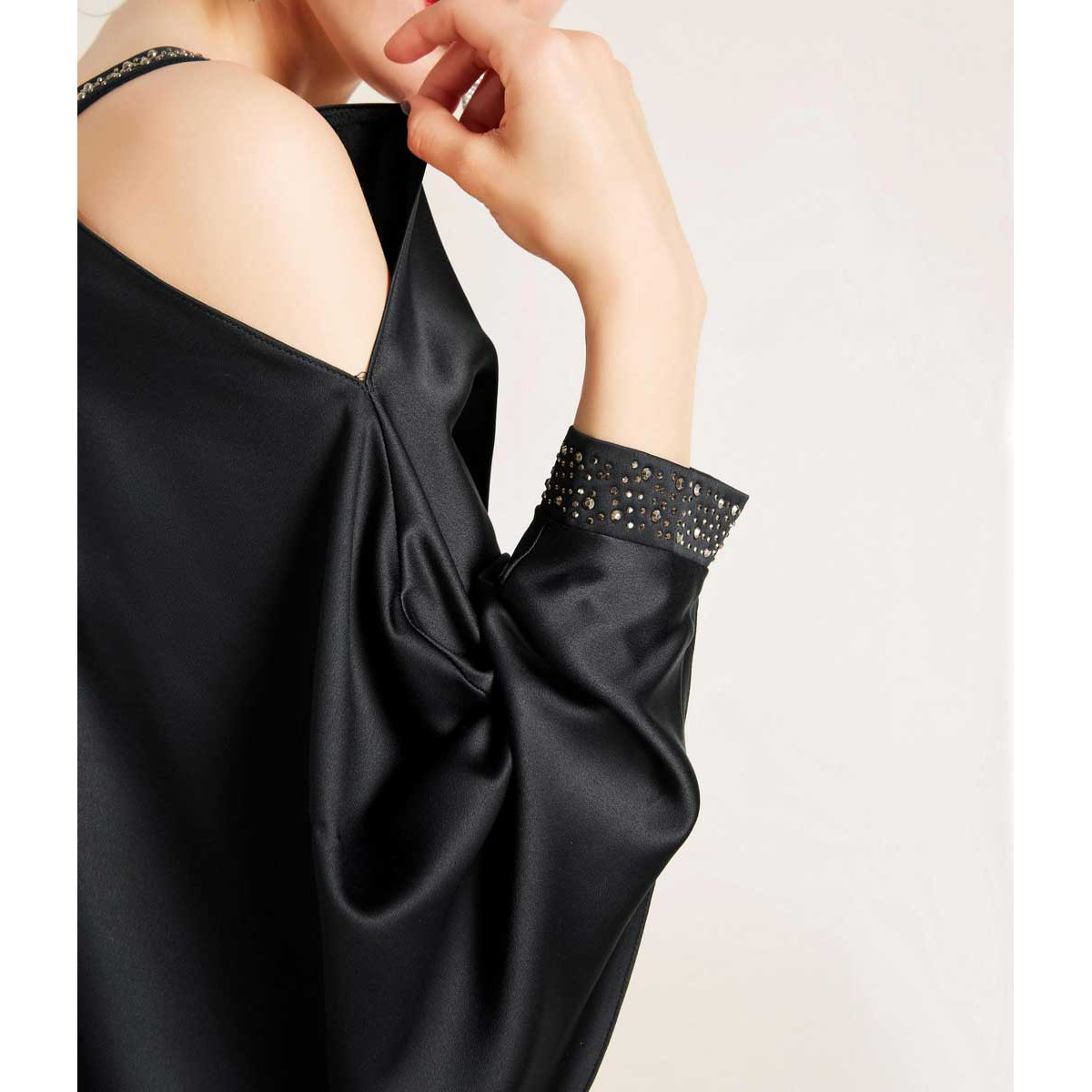 Designer-Satinbluse m. Cut-Outs schwarz