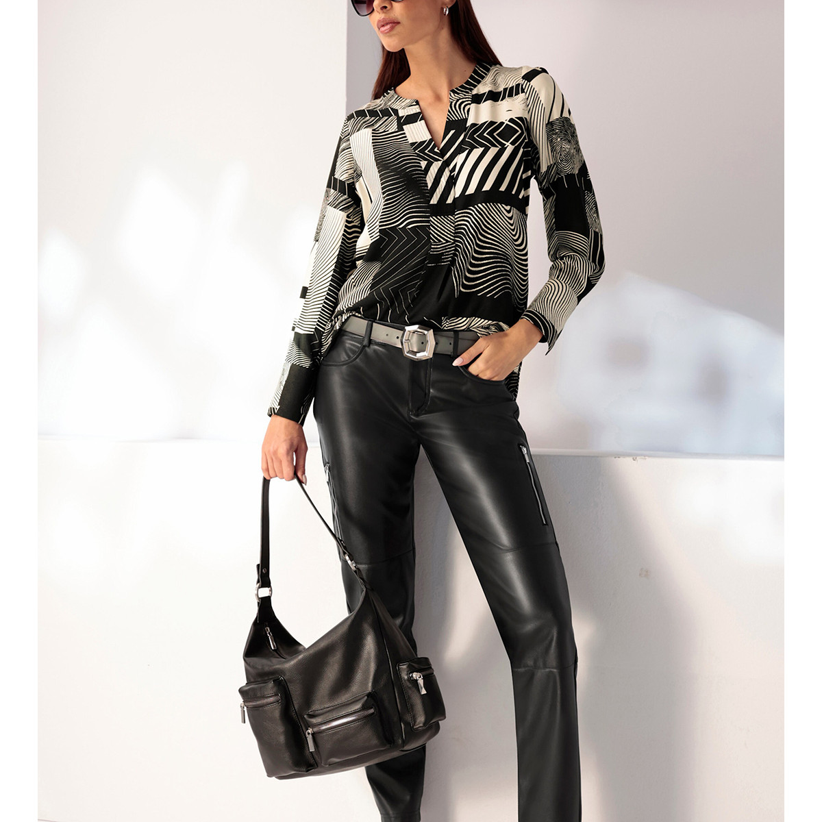 Lederimitathose m. Zipper-Details schwarz